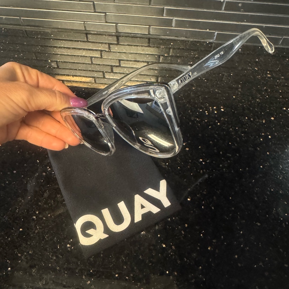 Quay Australia Clear Frame Glasses - Picture 4 of 4